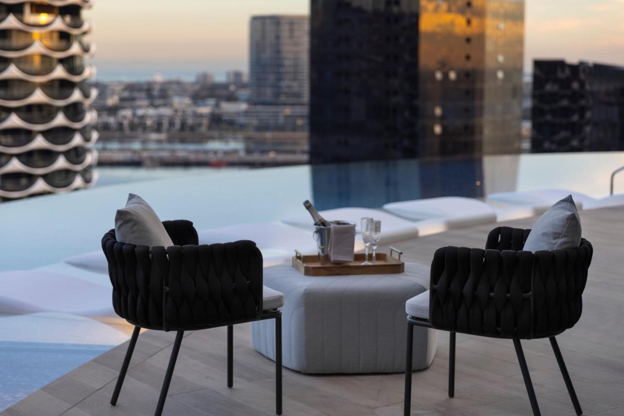 Melbourne Marriott Hotel Docklands Екстер'єр фото The rooftop bar at the Ritz-Carlton, Melbourne
