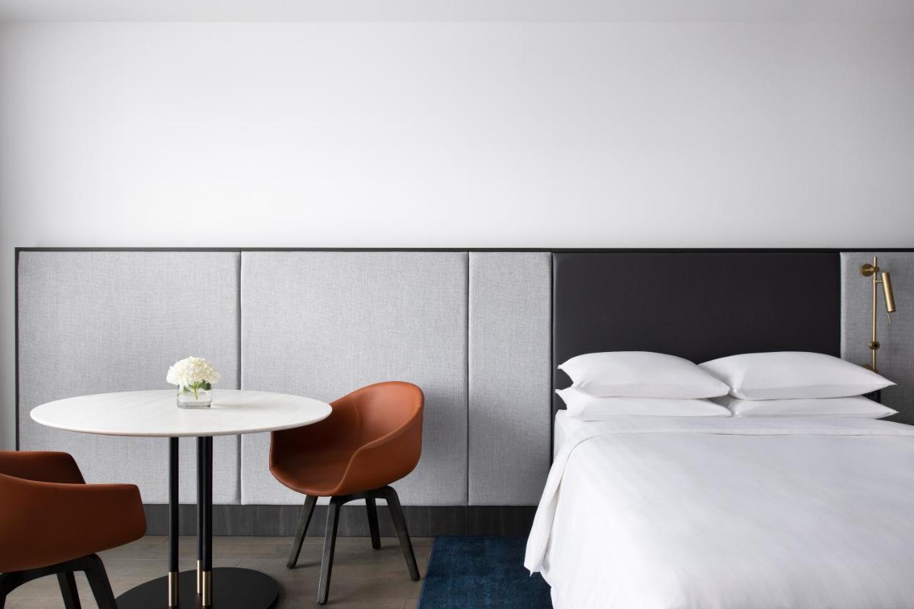 Melbourne Marriott Hotel Docklands Екстер'єр фото A room at the Hotel Americano