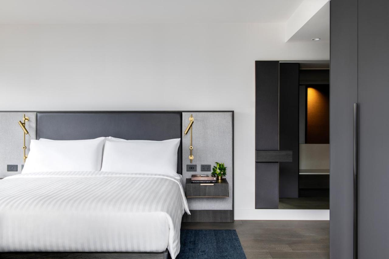 Melbourne Marriott Hotel Docklands Екстер'єр фото A bedroom at the hotel