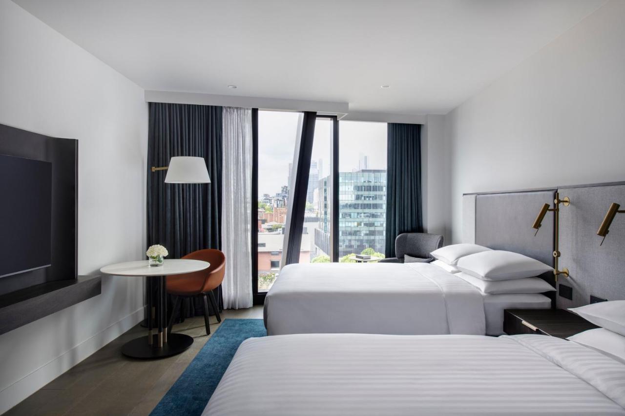 Melbourne Marriott Hotel Docklands Екстер'єр фото A guest room at the hotel