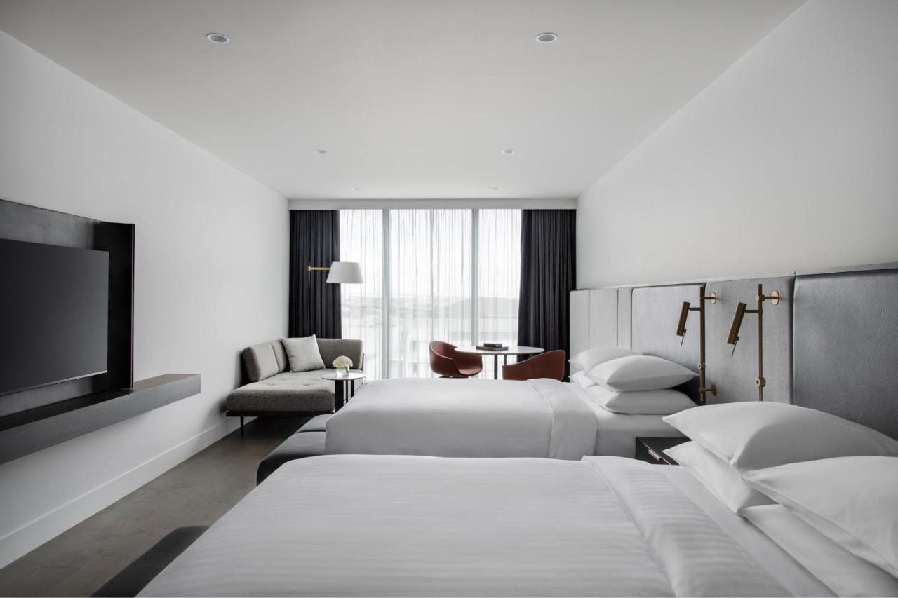 Melbourne Marriott Hotel Docklands Екстер'єр фото Deluxe Room