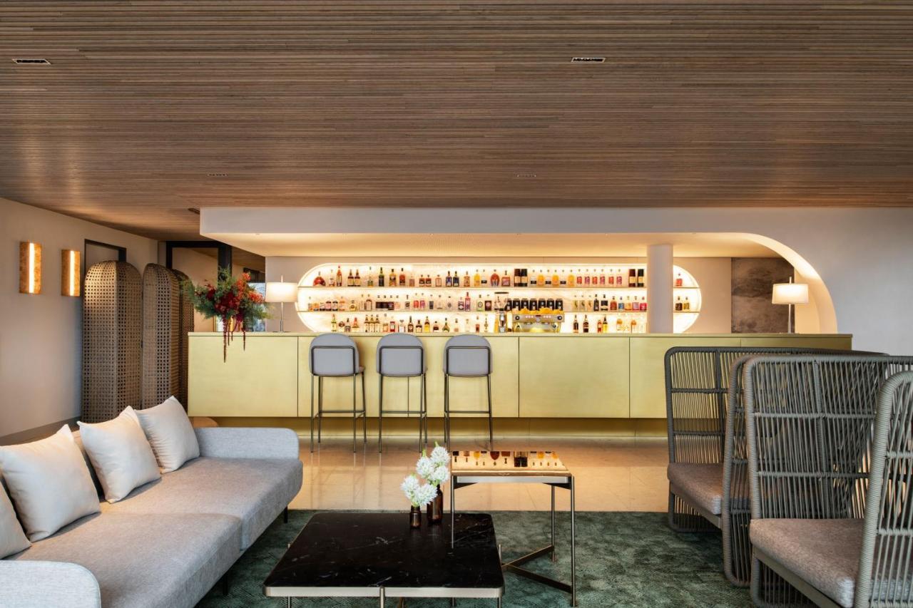 Melbourne Marriott Hotel Docklands Екстер'єр фото The bar at the 19th floor
