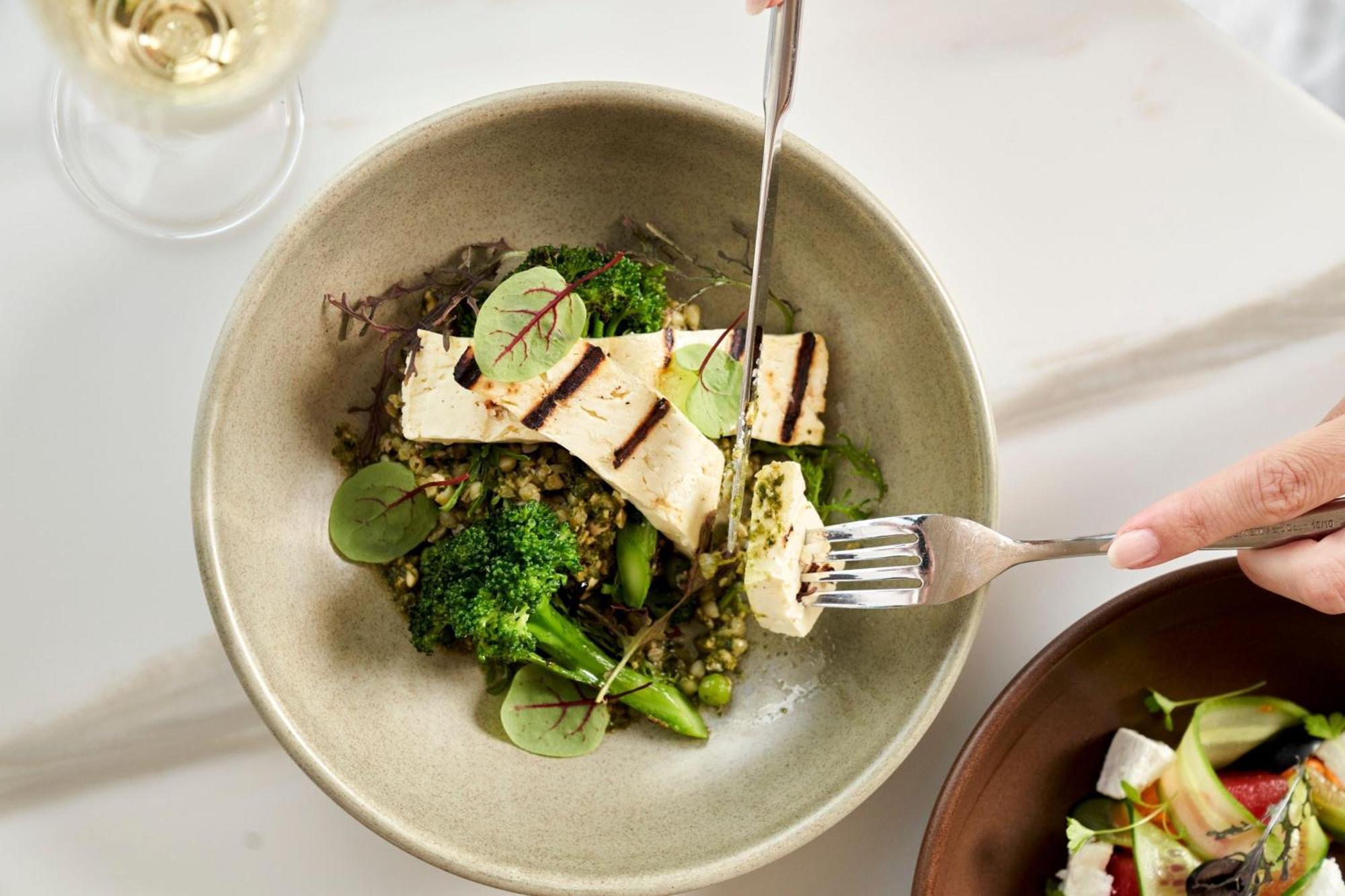Melbourne Marriott Hotel Docklands Екстер'єр фото A salad with quinoa