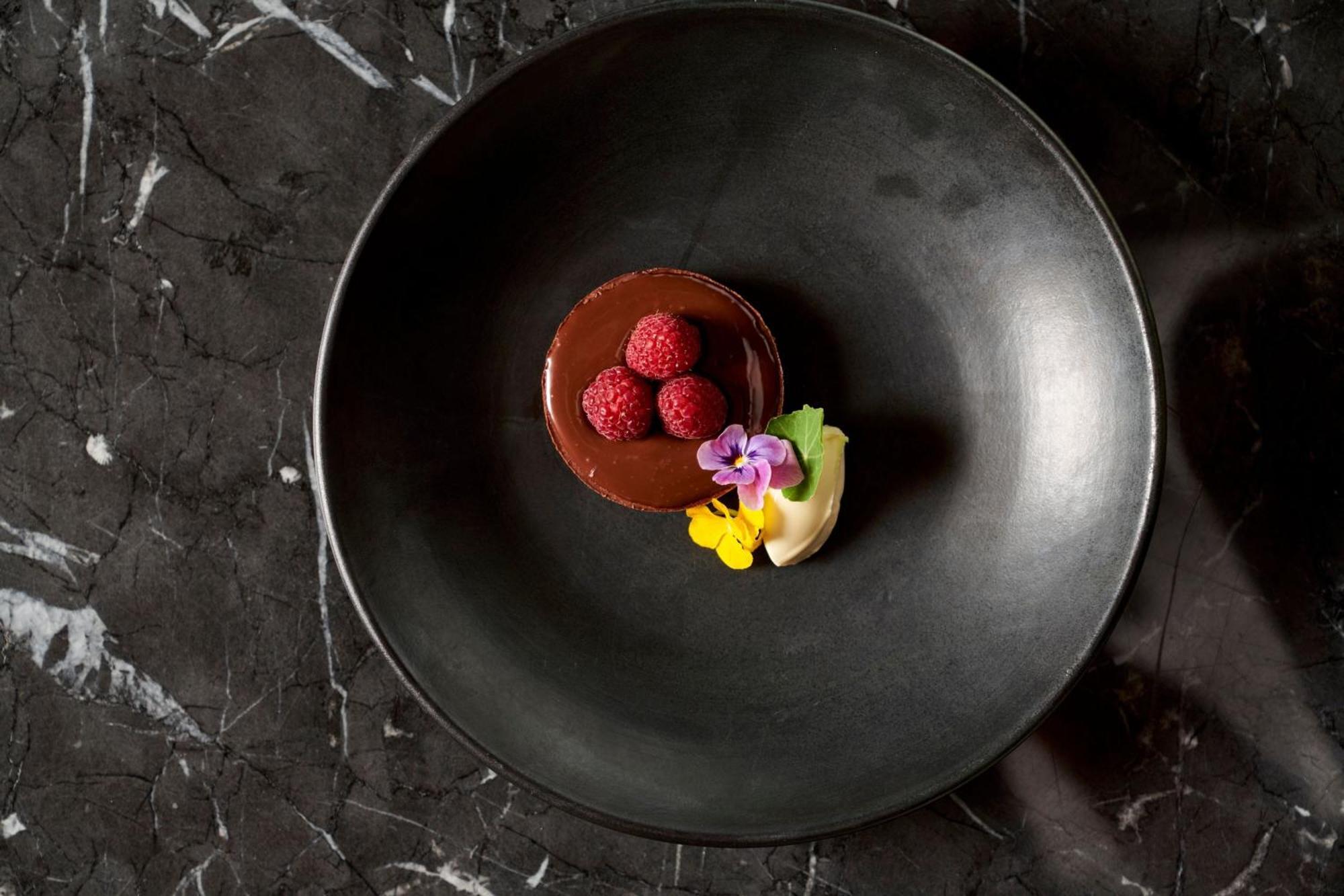 Melbourne Marriott Hotel Docklands Екстер'єр фото A chocolate dessert