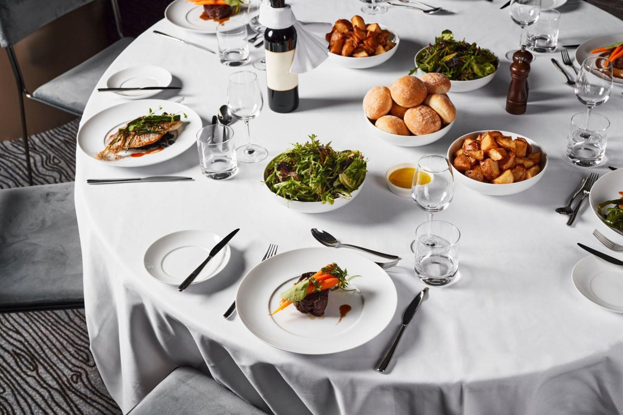 Melbourne Marriott Hotel Docklands Екстер'єр фото A table set for a formal dinner