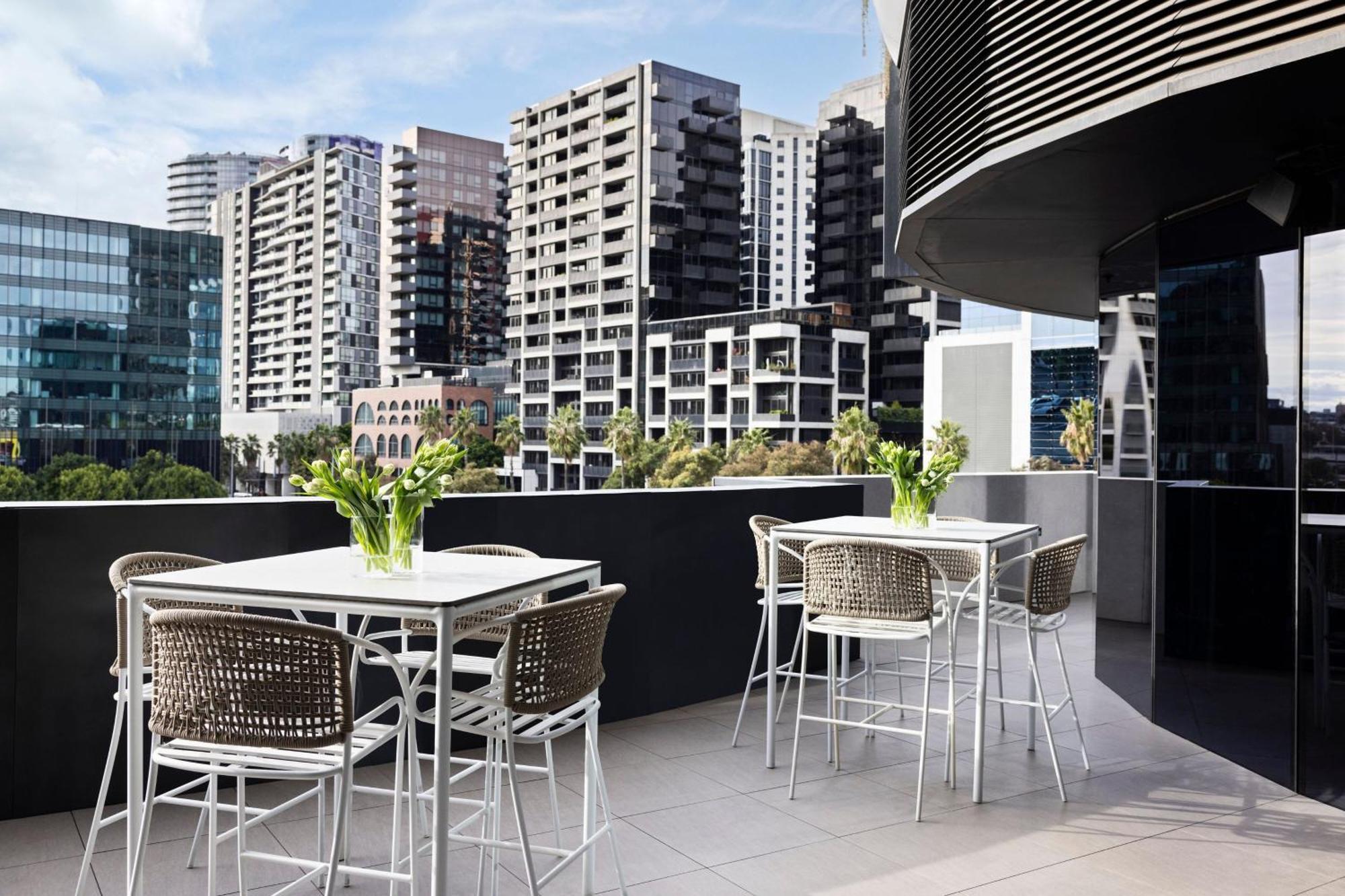 Melbourne Marriott Hotel Docklands Екстер'єр фото The rooftop bar at the Hotel
