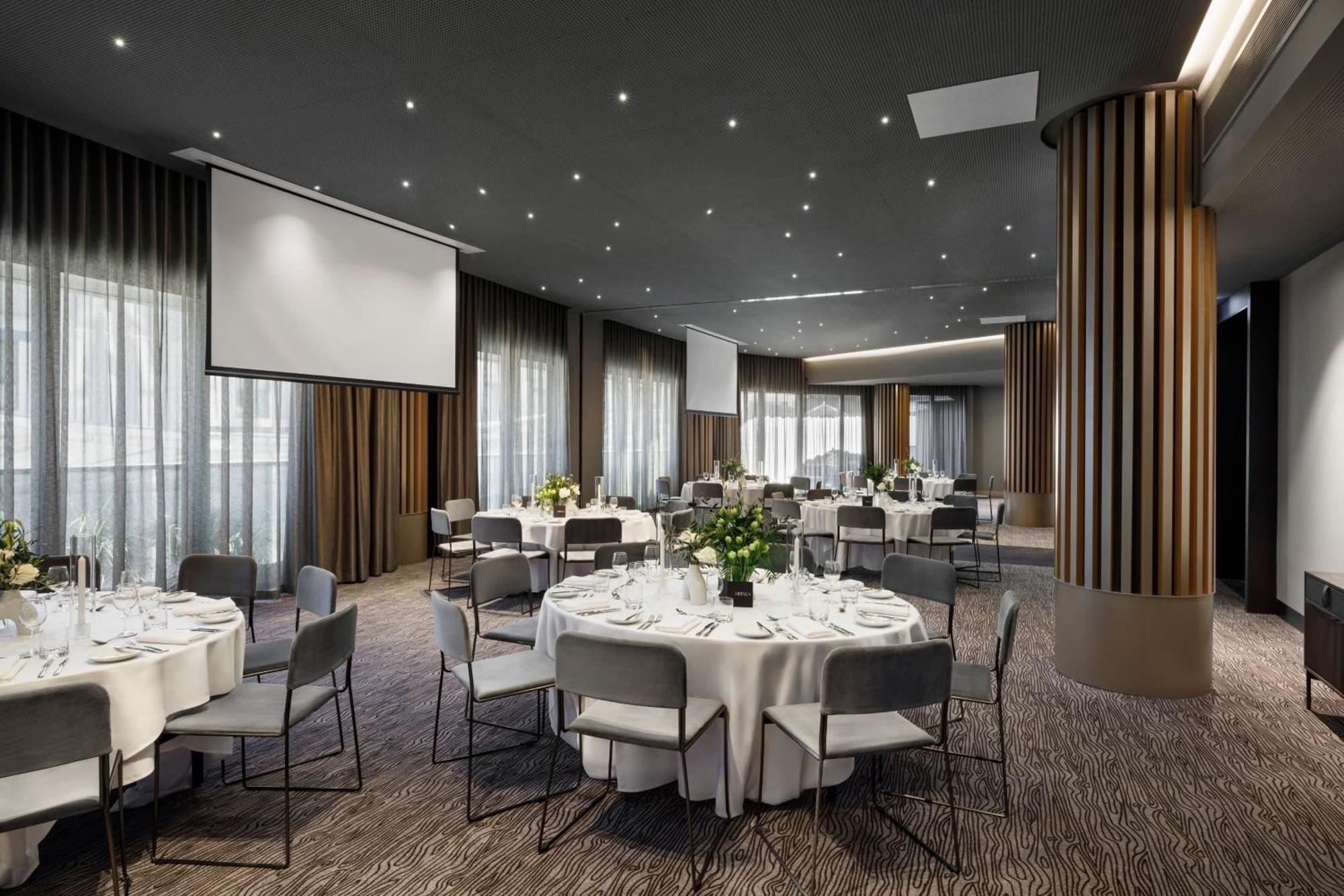 Melbourne Marriott Hotel Docklands Екстер'єр фото The Westin Ballroom
