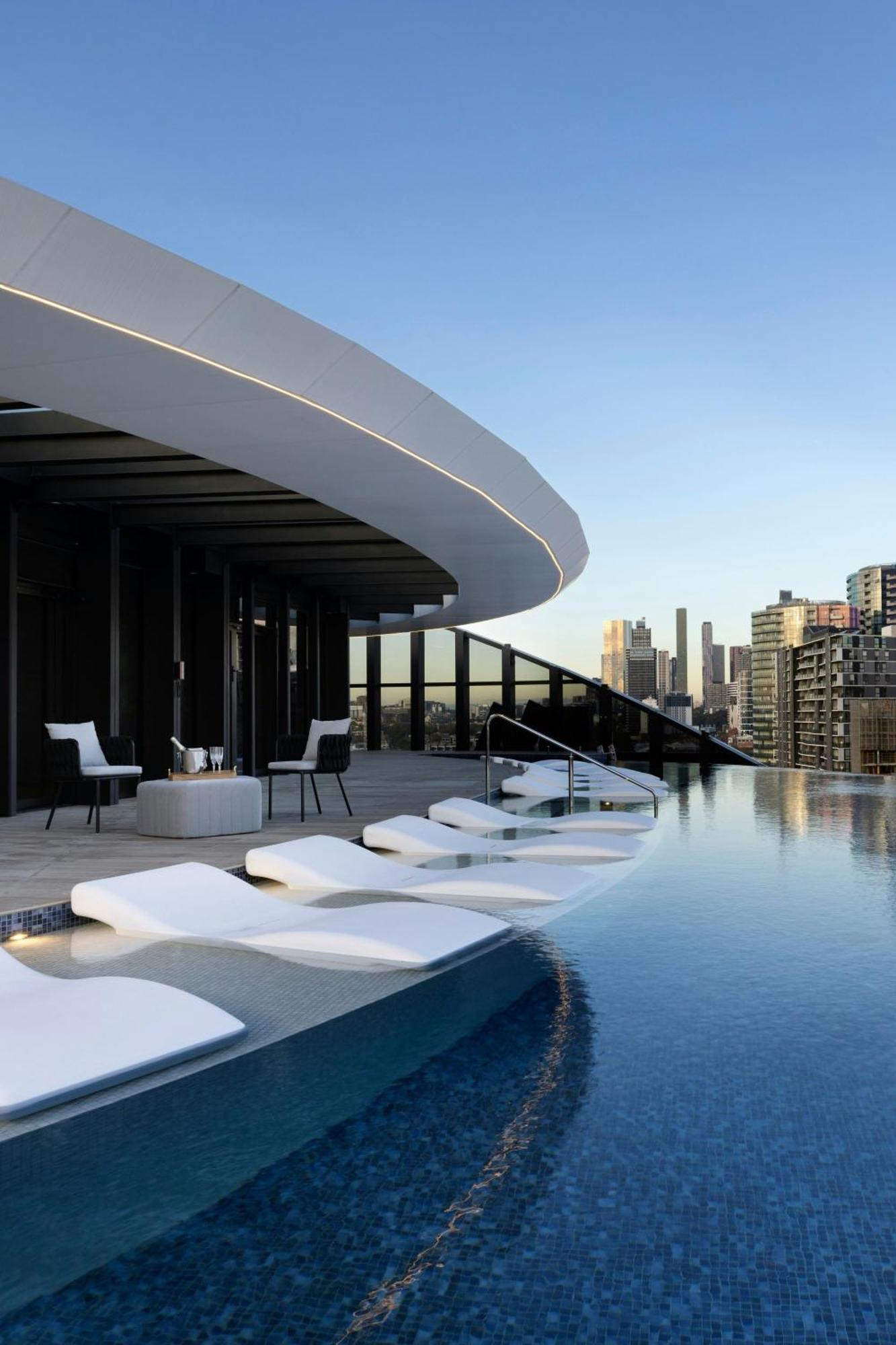 Melbourne Marriott Hotel Docklands Екстер'єр фото The rooftop pool at The Standard East Village